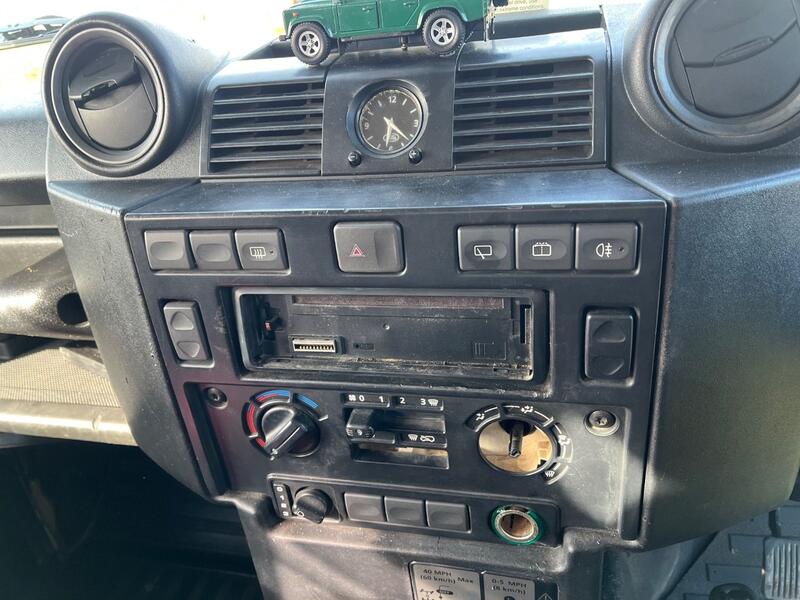 LAND ROVER DEFENDER 110