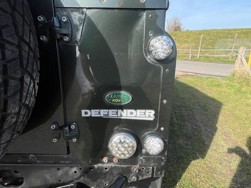 LAND ROVER DEFENDER 110
