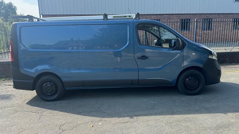 VAUXHALL VIVARO