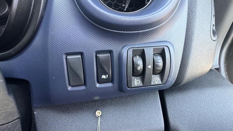 VAUXHALL VIVARO
