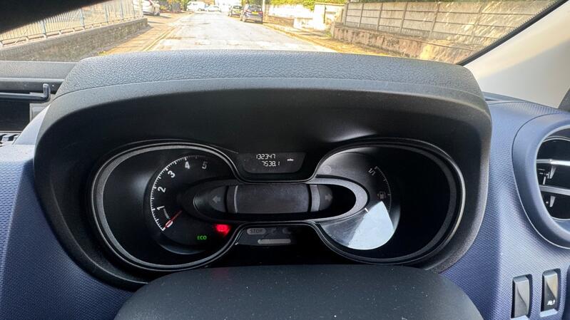 VAUXHALL VIVARO