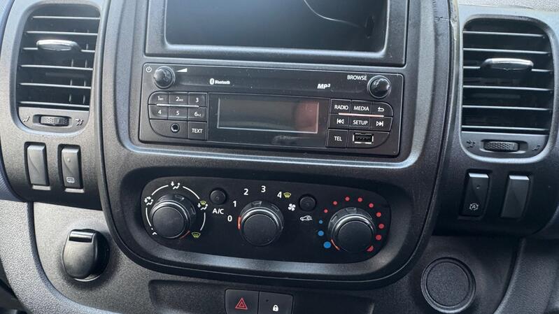 VAUXHALL VIVARO