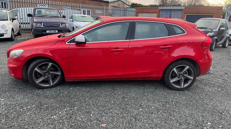 VOLVO V40