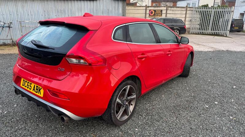 VOLVO V40